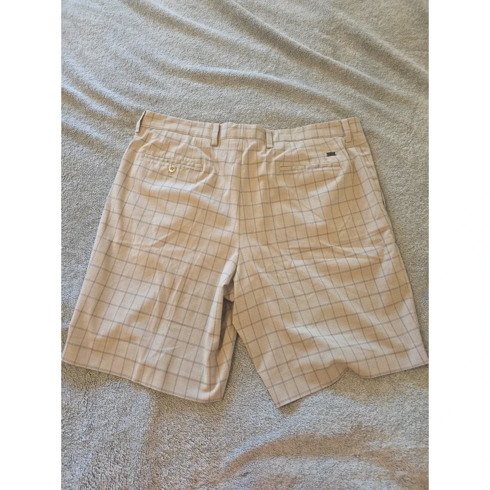 Tiger Woods Collection Tan‎ Plaid Shorts Men's Size 40